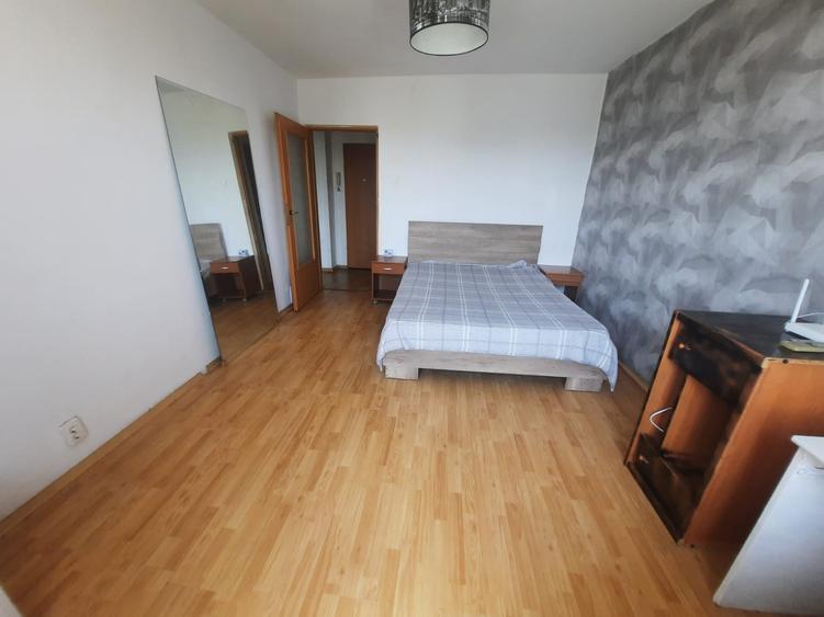 Apartament cu 3 camere, decomandat, etaj 6/10, zona Podu Ros - 2