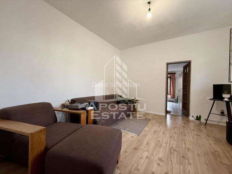 Casa la curte comuna, 180mp teren, zona Balcescu - Universitatii Casa la curte comuna, 180mp teren, zona Balcescu - Universitatii