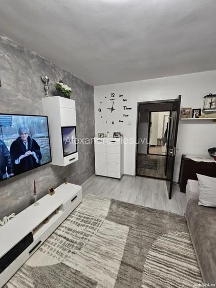 DE VANZARE-APARTAMENT 3 CAMERE -DECOMANDAT-MIRCEA CEL BATRAN