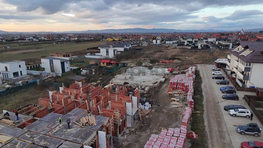 TEREN CU AUTORIZAȚIE DE CONSTRUCȚIE – DEZVOLTARE IMOBILIARĂ, SANPETRU - 4