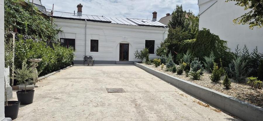 Casă individuală cu 2 camere cu Teren 200 Mp în Universitate