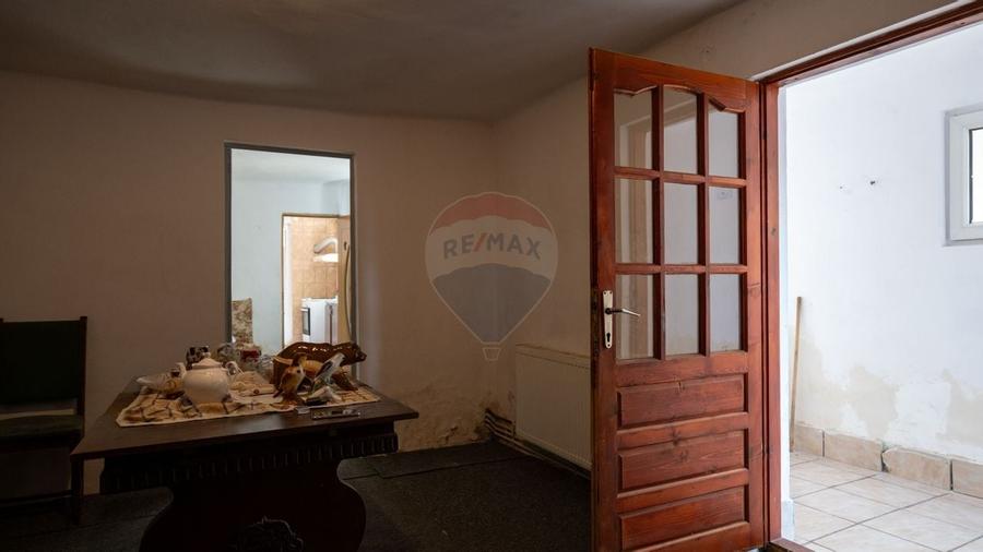 Oferta - casă de vânzare  si teren 241 mp, în zona Andronache - 4