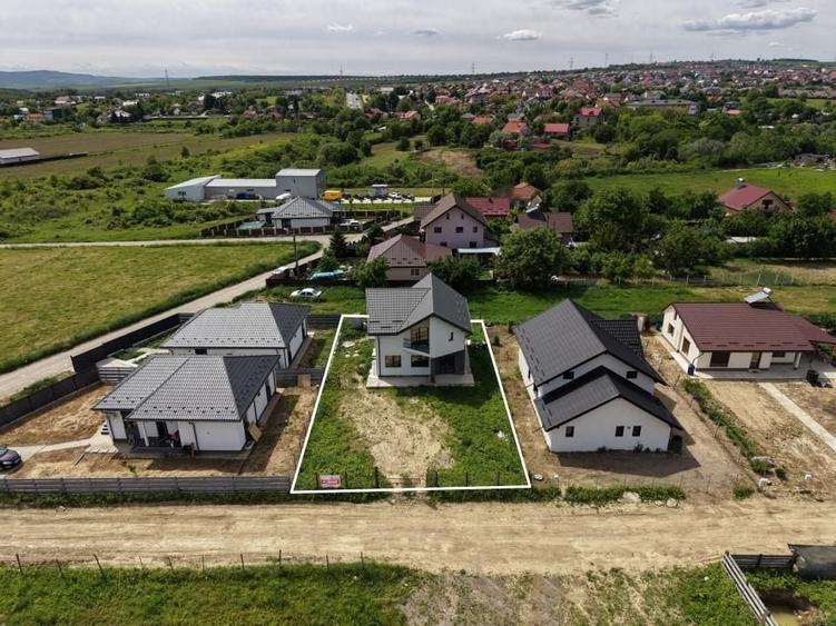 Casă individuală cu 3 camere cu Canalizare în Lunca Cetățuii