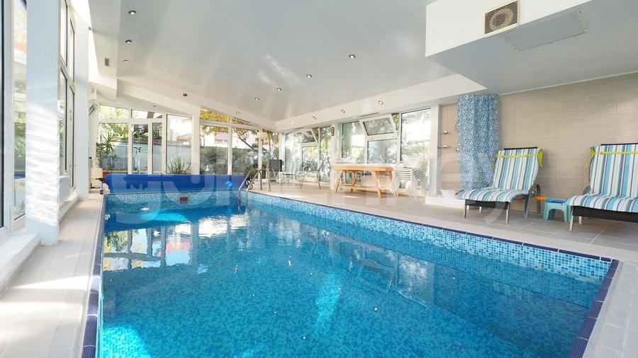 Vilă mobilata cu 6 camere | piscina interioara incalzita | British School