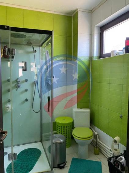 CASA DEOSEBITA APROAPE DE PROMENADA IN EUROCARTIER - 1