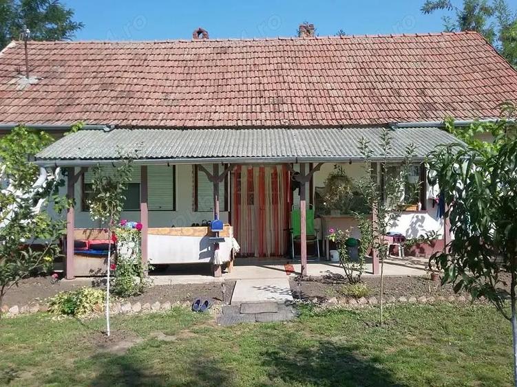 Vand casa la tara - 1