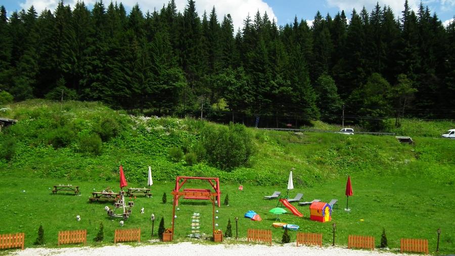 Casă cu 17 camere cu Teren 1890 Mp în Predeal