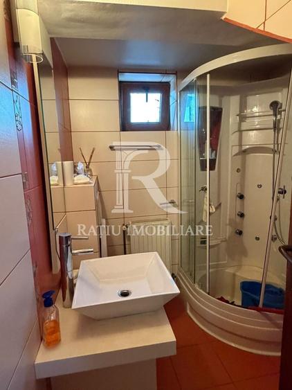 Apartament cu 3 camere decomandat, mobilat în Central