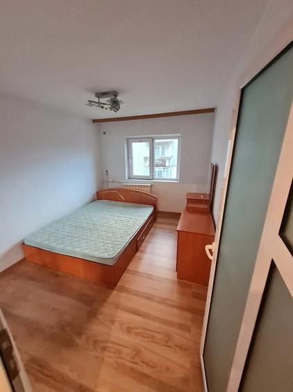 Apartament cu 3 camere decomandat în Crihala