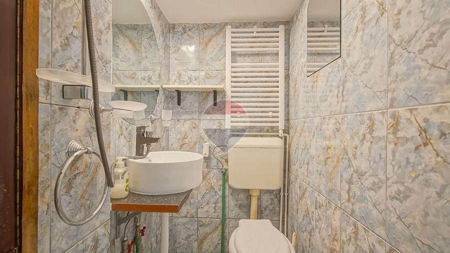 Garsonieră decomandată în Brașovul Vechi