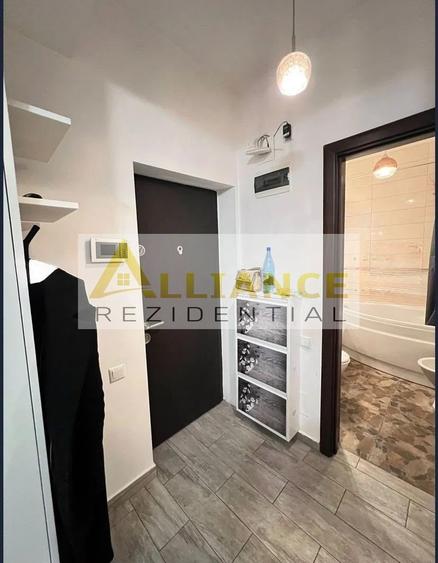 Apartament cu 2 camere semidecomandat, mobilat în Sud