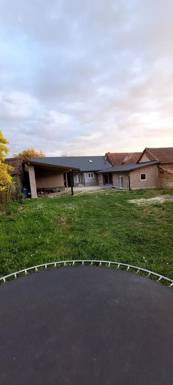 Casă cu 4 camere în Var