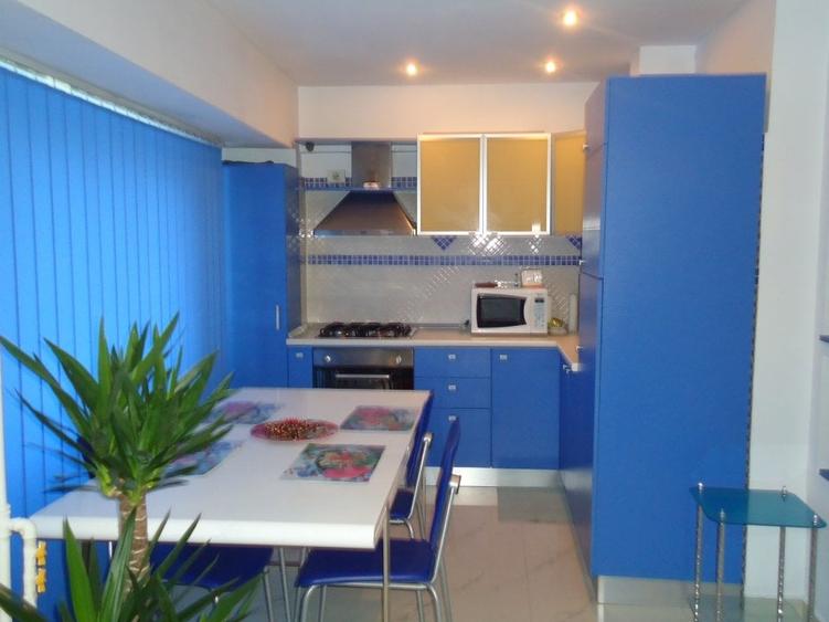 Apartament cu 3 camere decomandat, mobilat în Unirii