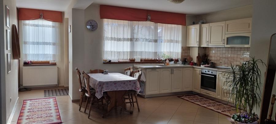 Casă cu 4 camere în Ultracentral