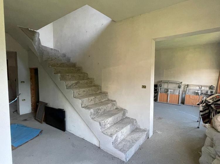 Casă cu 3 camere cu Teren 1000 Mp în Moisei
