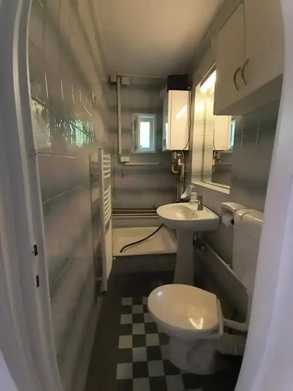 Apartament cu 6 camere decomandat în Domenii
