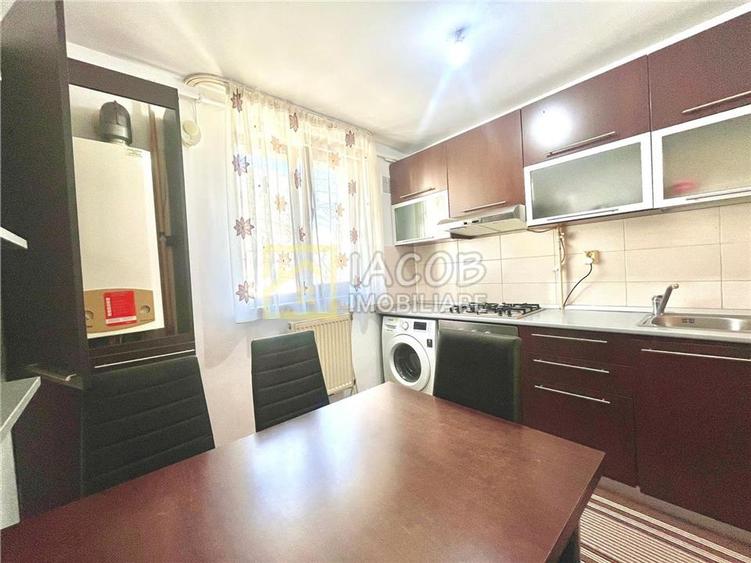Apartament cu 3 camere decomandat, mobilat în Banca Națională