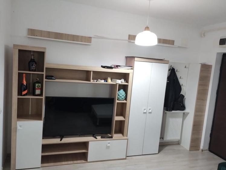 Apartament cu 2 camere semidecomandat în Florești