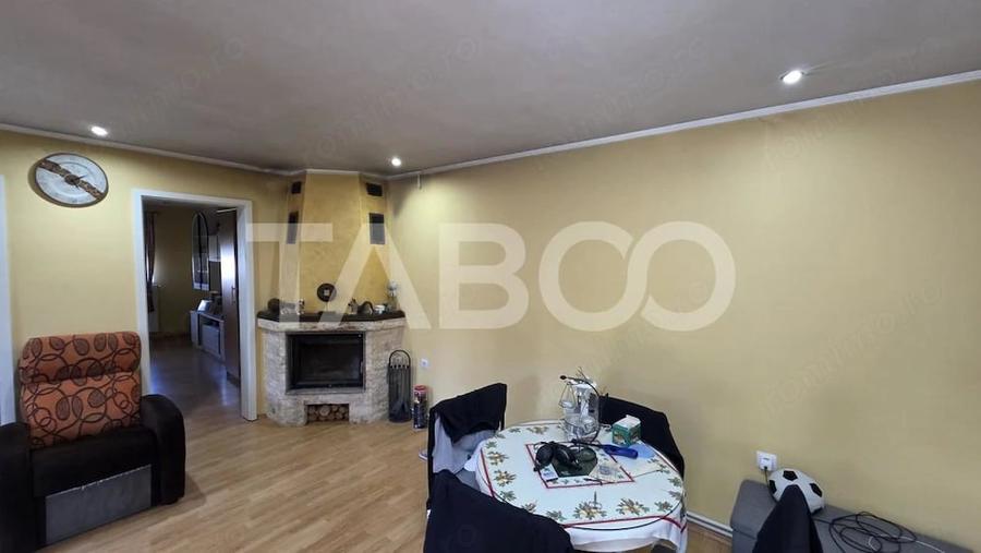 Casă cu 4 camere cu Teren 3150 Mp în Petrești