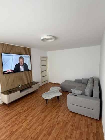 Apartament cu 3 camere decomandat în Eremia