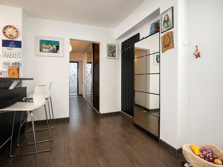 Apartament cu 3 camere decomandat în Rahova