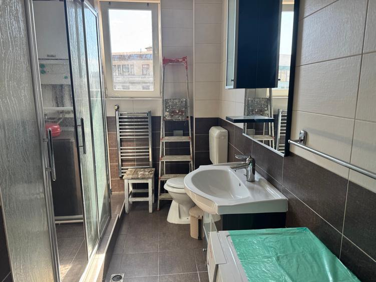 Apartament cu 2 camere decomandat în P-ța Universității