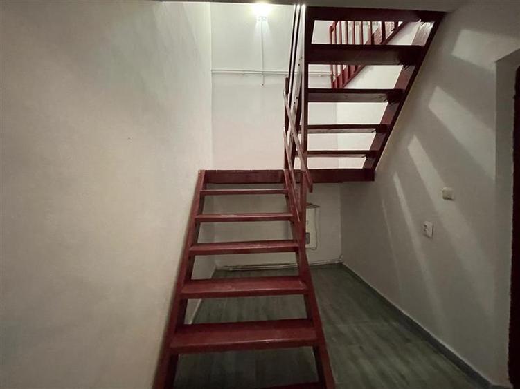 Casă individuală cu 4 camere cu Canalizare în Monumentului