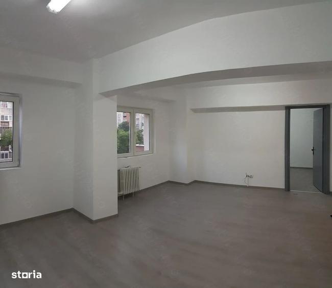 Apartament cu 4 camere în Tineretului