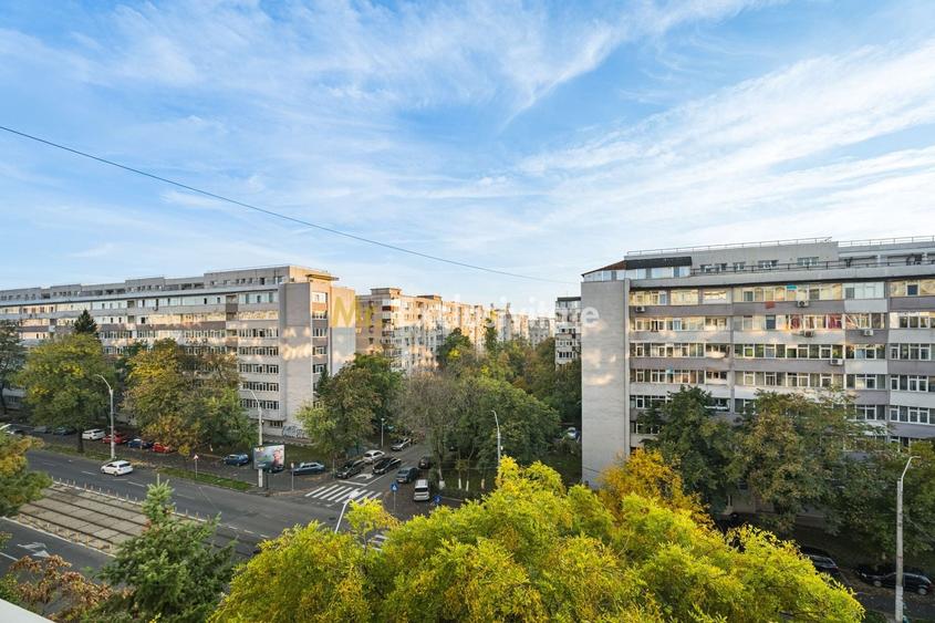 Apartament cu 3 camere semidecomandat în Crângași