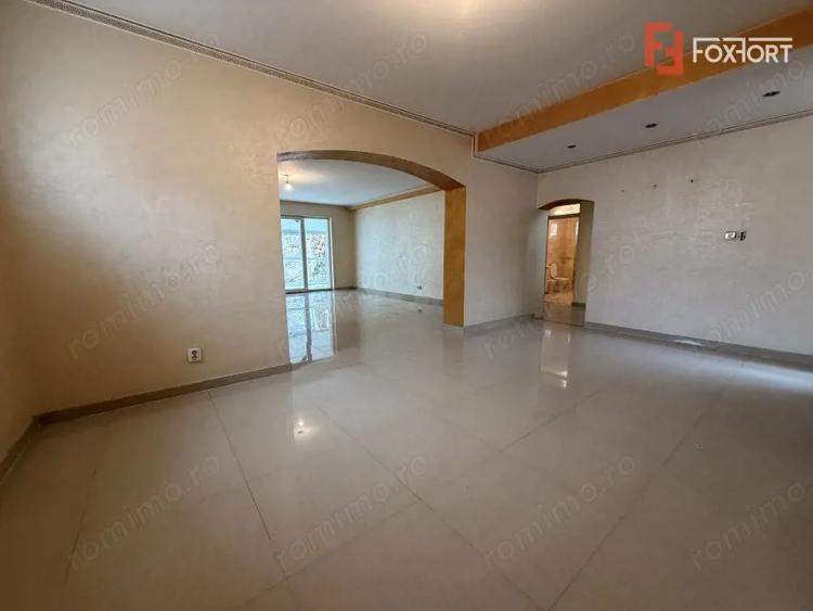 Casă cu 11 camere cu Teren 610 Mp în Central
