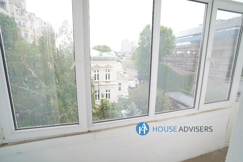 Apartament cu 4 camere în Romană