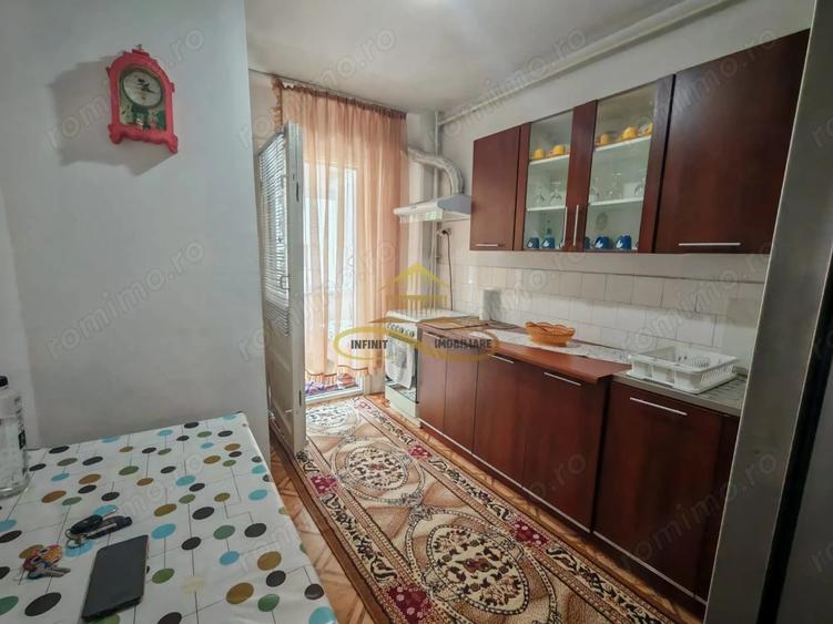 Apartament cu 3 camere decomandat, mobilat în Alexandru cel Bun