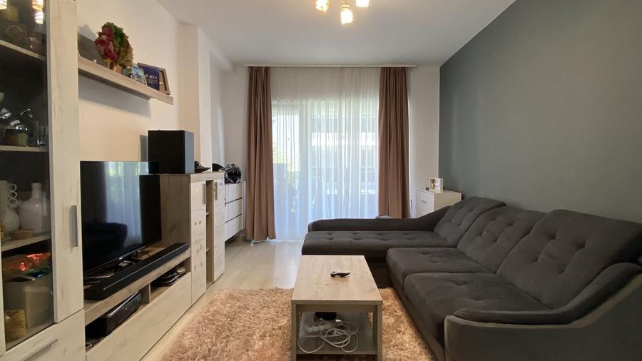 Apartament cu 3 camere semidecomandat, mobilat în Turnișor