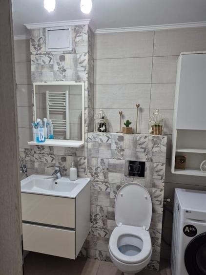 Apartament 3 camere decomandat Năvodari, 64 mp, centrală proprie, AC, etaj 2 - 3