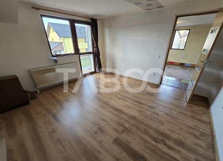 Casa de vanzare cu 6 camere 2 parcari curte libera 200 mp in Selimbar - 12