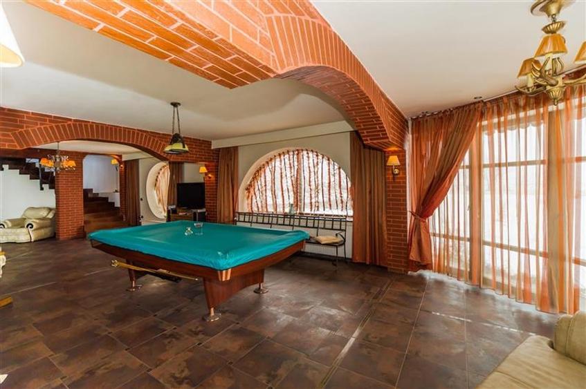 Film & Tur LIVE! Rafinament in cartier linistit, pe 30.000 mp teren paradis, fac - 30