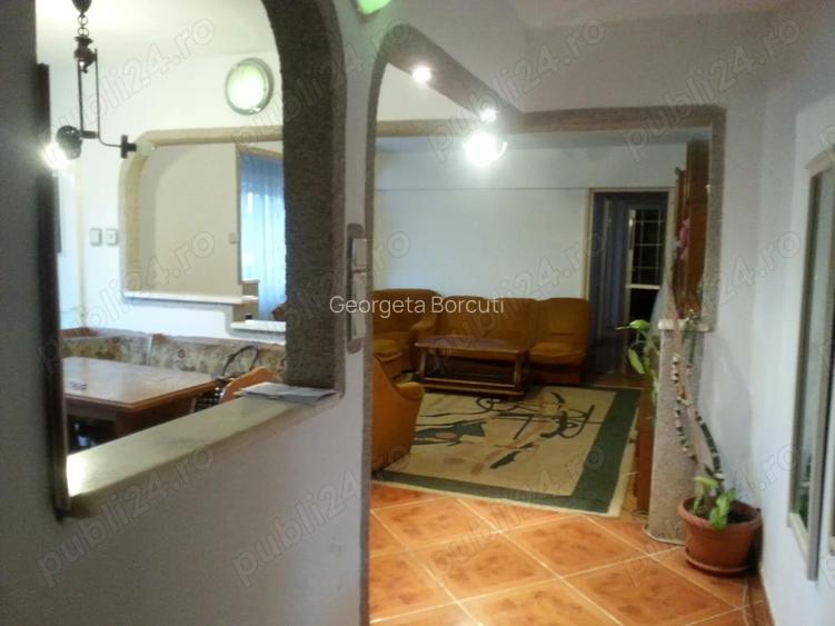 Inchiriez apartament 3 camere,etaj IV,B-dul Traian,Satu Mare Inchiriez apartament 3 camere,etaj IV,B-dul Traian,Satu Mare
