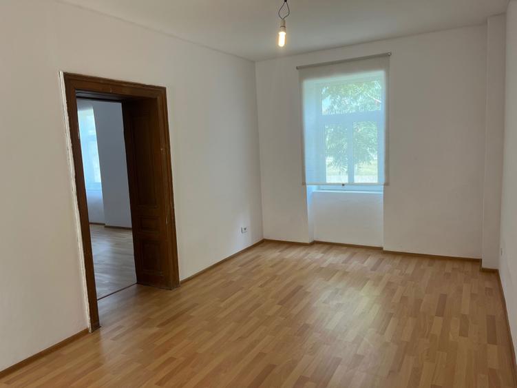 Casă cu 4 camere cu Teren 1500 Mp în Variaș