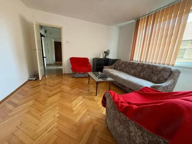 Apartament 3 camere, semidecomandat, etaj 2, 57 mp utili, zona Piata 700 - 2