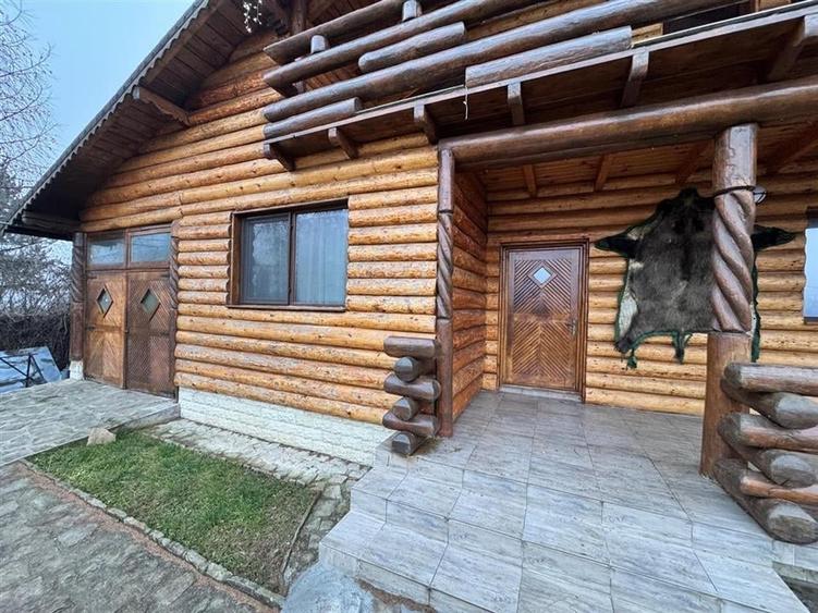 Casa spatioasa, ideala pentru locuinta sau afacere  1500 mp teren, situata pe d - 8