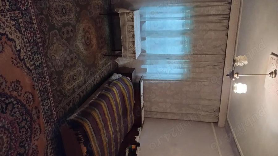 Vand casa in Doma?nea cu patru camere. (30 km de Baile Herculane) - 2