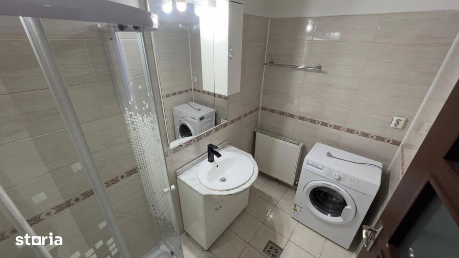 Apartament cu 3 camere decomandat în Petros