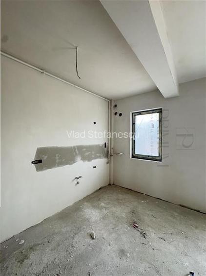 GIROC - 1 CAMERA - ETAJ INTERMEDIAR - SPATIOS - PARCARE INCLUSA