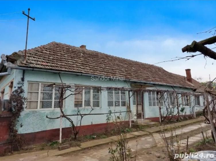 Casa tradi?ionala + 3,5 ha teren Voivozi, Bihor Vand sau schimb cu apartament Oradea Casa tradi?ionala + 3,5 ha teren Voivozi, Bihor Vand sau schimb cu apartament Oradea