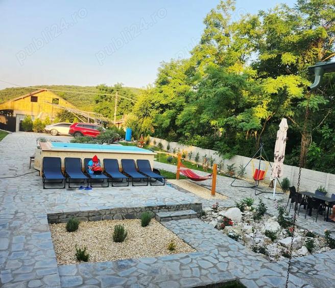 Casa de vacan?a superba cu teren generos. - 1