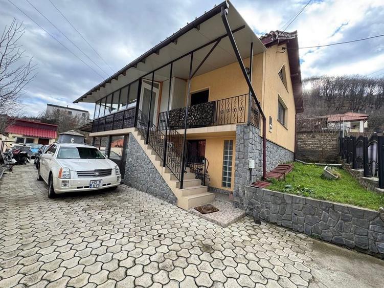 Casa de vanzare in Deva intr-o zona foarte linistita si cu o panorama deosebita ( casa este nou construita ). - 3