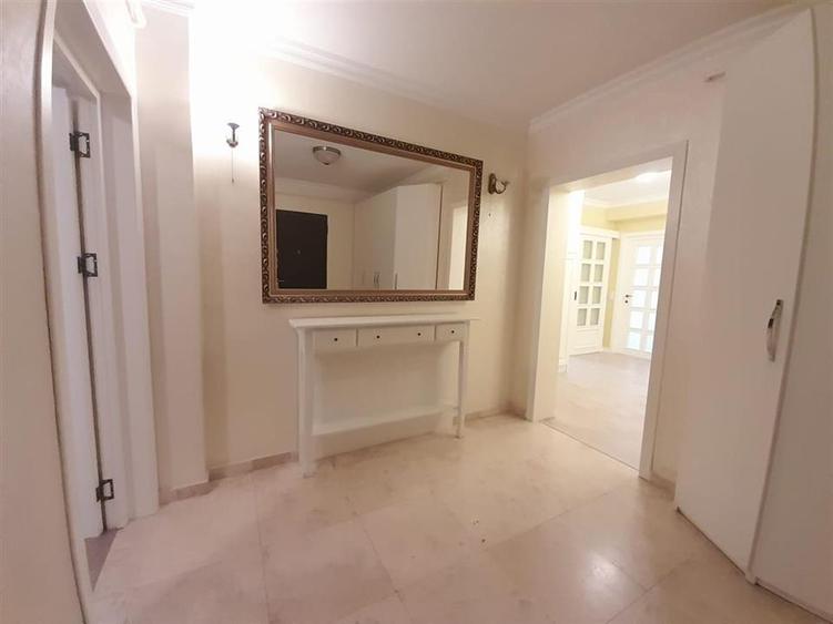 Apartament cu 4 camere decomandat, mobilat în Bucium