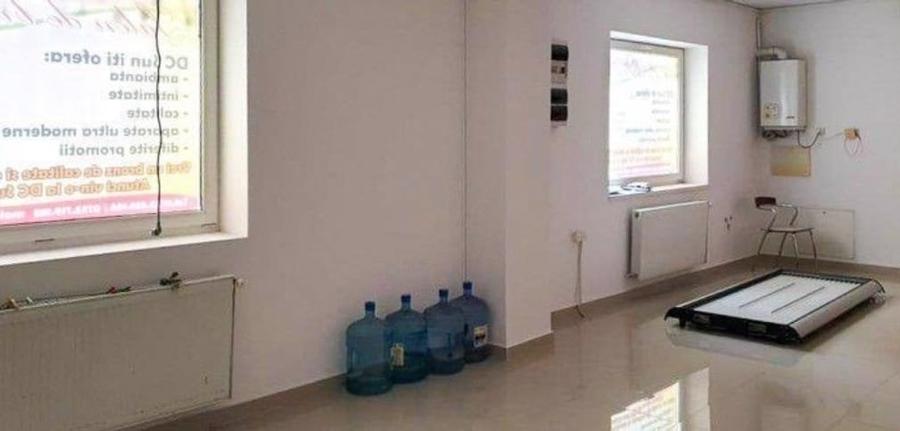 Casă individuală cu 10 camere în Scriitorilor - 10