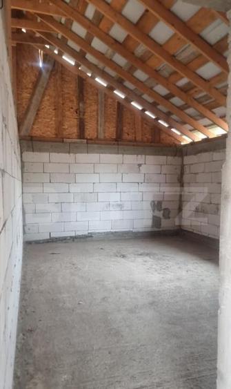 CASA LA ROSU CU TEREN - 10