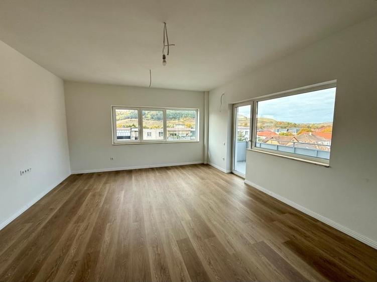 De vânzare apartament nou, finisat 3 camere, 74 mp. - Comuna Baciu - 1